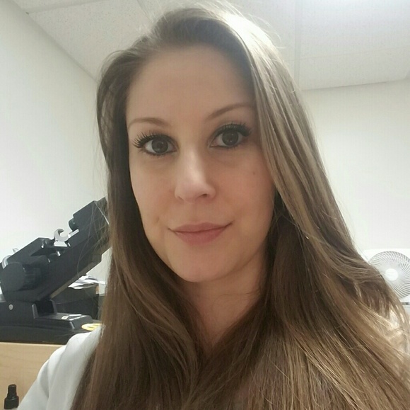 Meet your Posher, Michelle - Picture 2 of 3